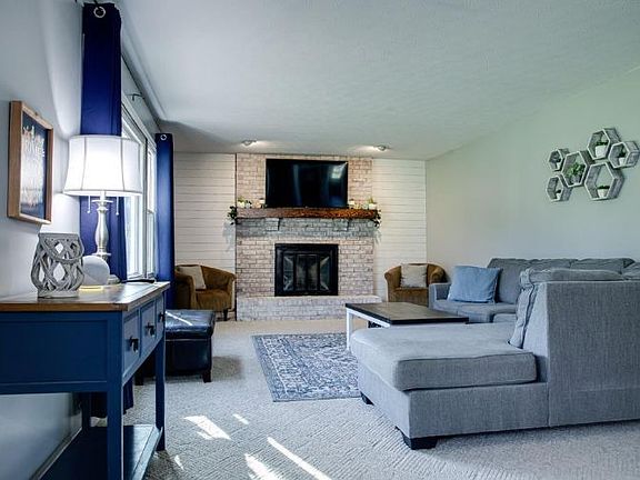 4th image of 10174 Amberwood Ct