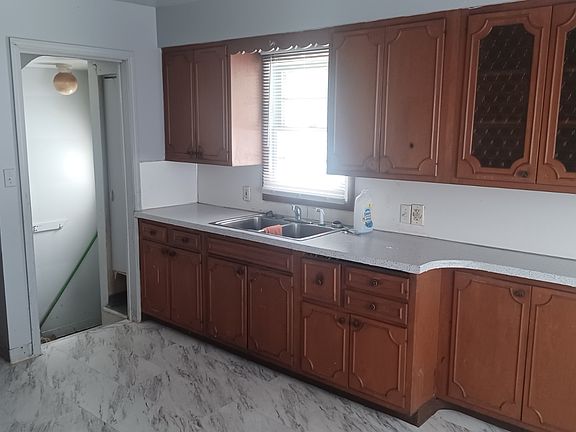 3rd image of 633 W Pulaski Ave