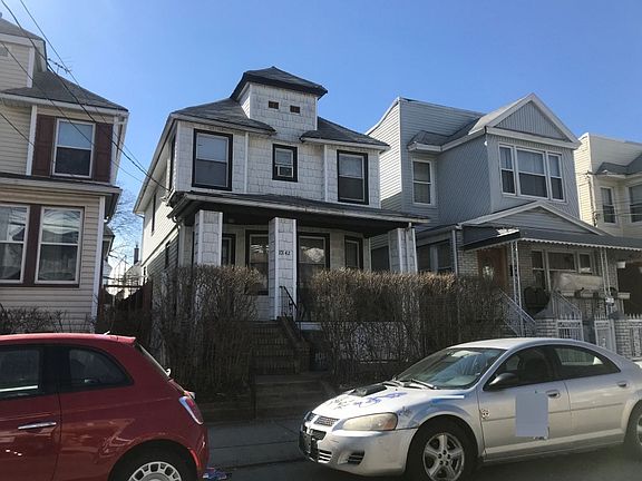 2nd image of 10142 109th St