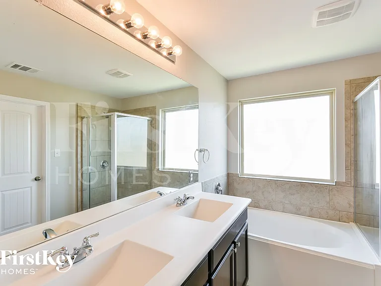 9006 Bowring Park — Photo 11