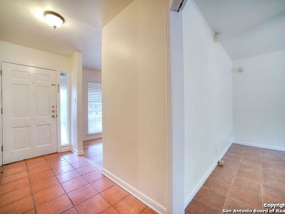 4th image of 3223 Oakleaf Dr