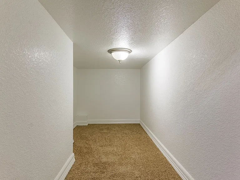 56 S Woodsprings Dr — Photo 16