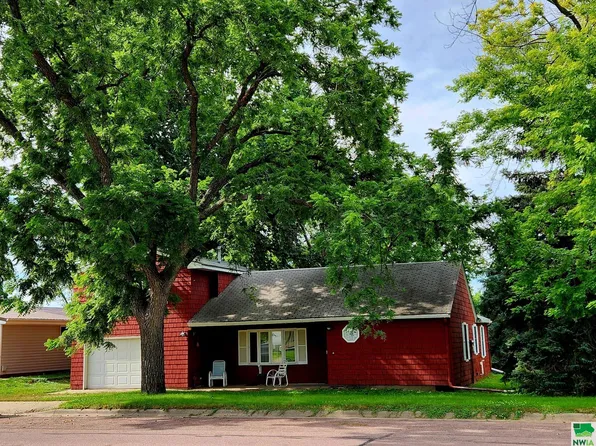 916 W Main St, Vermillion, SD 57069