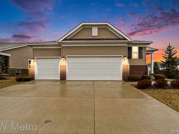 27134 Manistee Ln, Brownstown, MI 48134