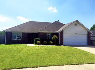 614 Tumbleweed St, Lowell, AR 72745