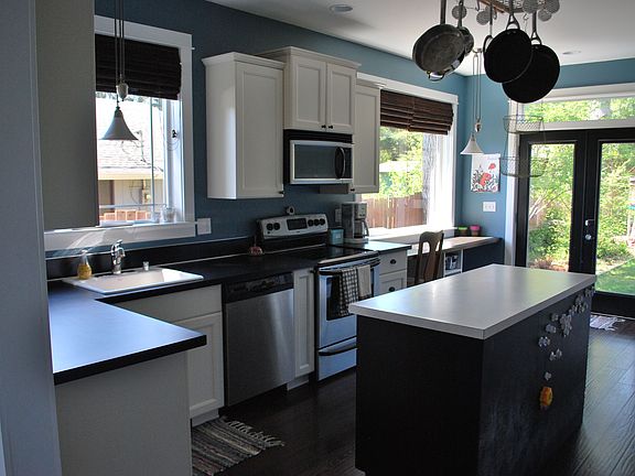 3rd image of 1401 E Island Lake Dr