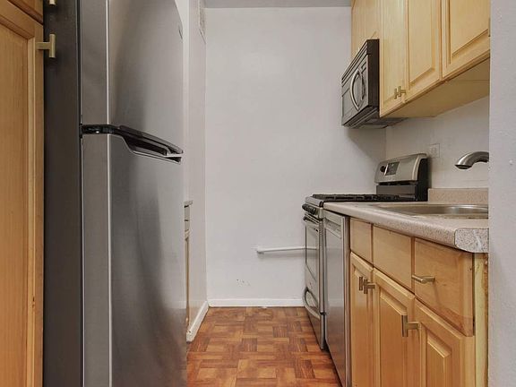 5th image of 382 Central Park W APT 18V