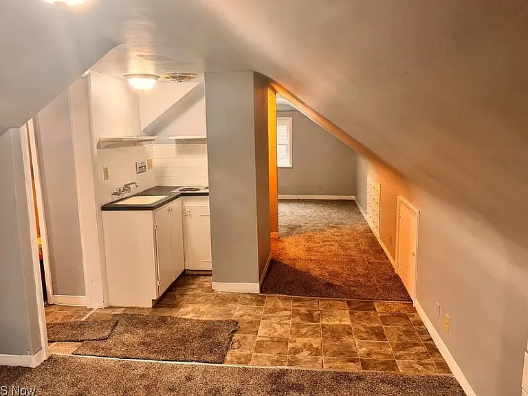 399 N Thomas Rd #B — Photo 3