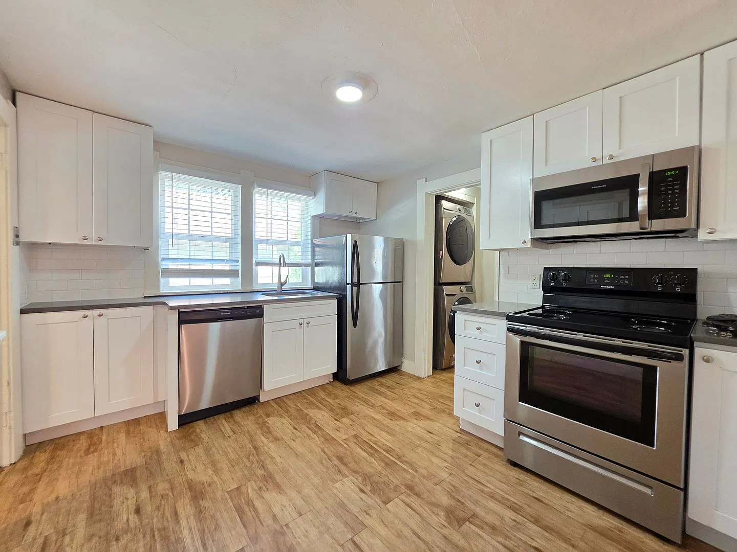 3 bed Carriage House at 19th and Aurora! — Photo 3