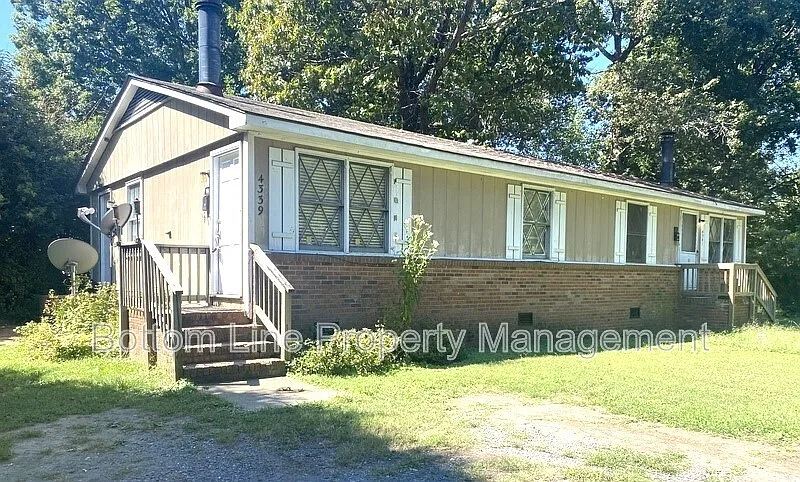 2 bed, 1.0 bath, 712 sqft, $1,295 — Photo 1