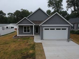 102 W Throp St, Troy, IL 62294