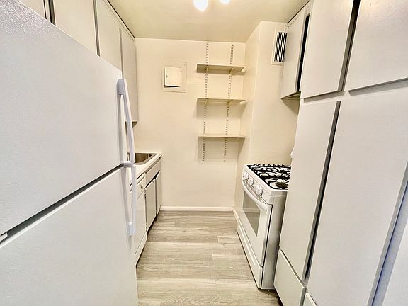 5th image of 525 E 82nd St APT 11B
