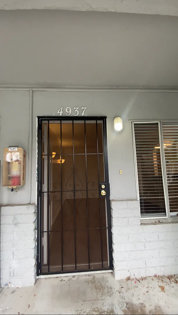 4937 Coronado Ave! Spacious 2 Bed-1 Bath Unit in OB! — Photo 2