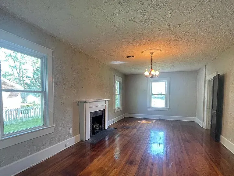 501 NW Main St — Photo 4