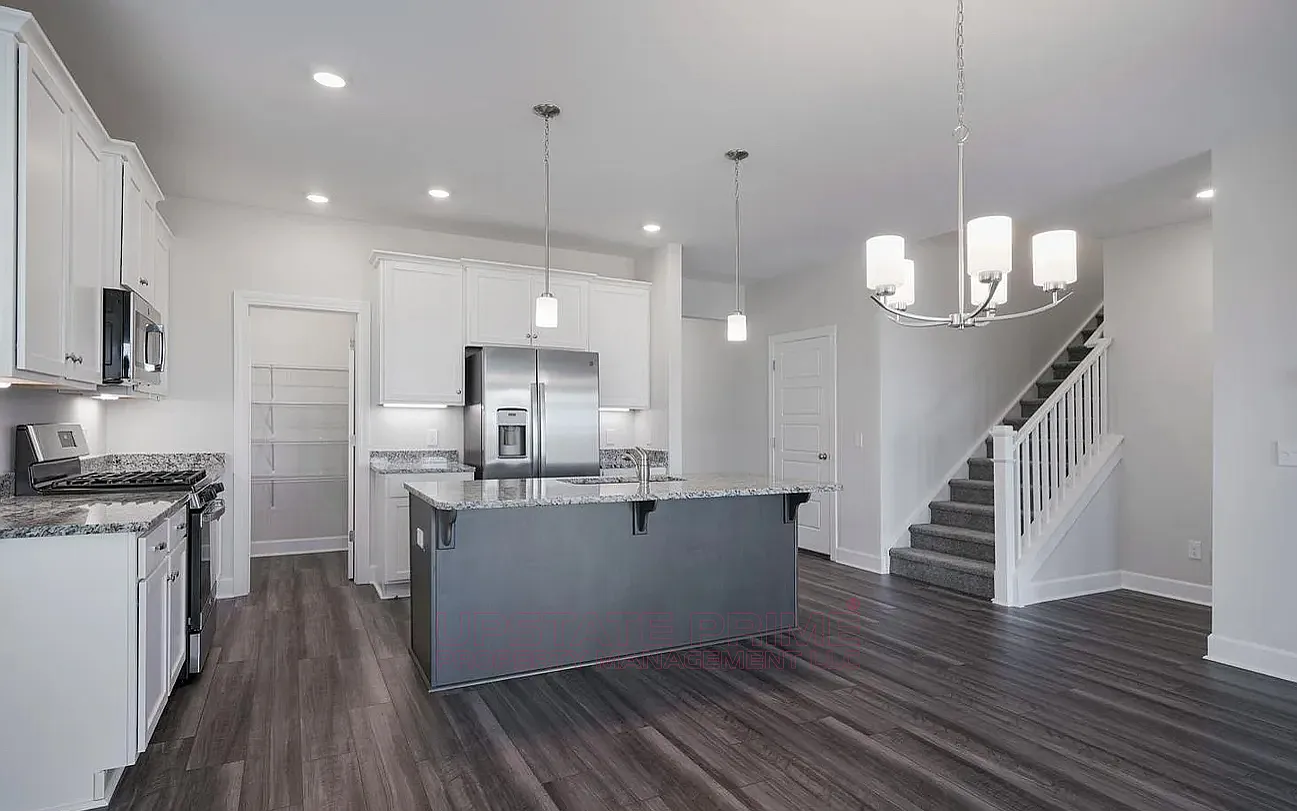 3 bed, 2.5 bath, 2325 sqft, $2,345 — Photo 4
