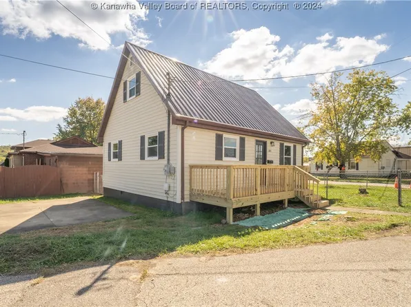 301 Rhoda St, Hurricane, WV 25526