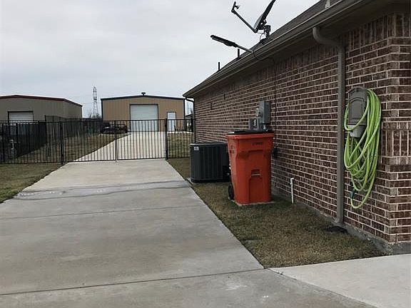 4th image of 3106 Gunsmoke Dr