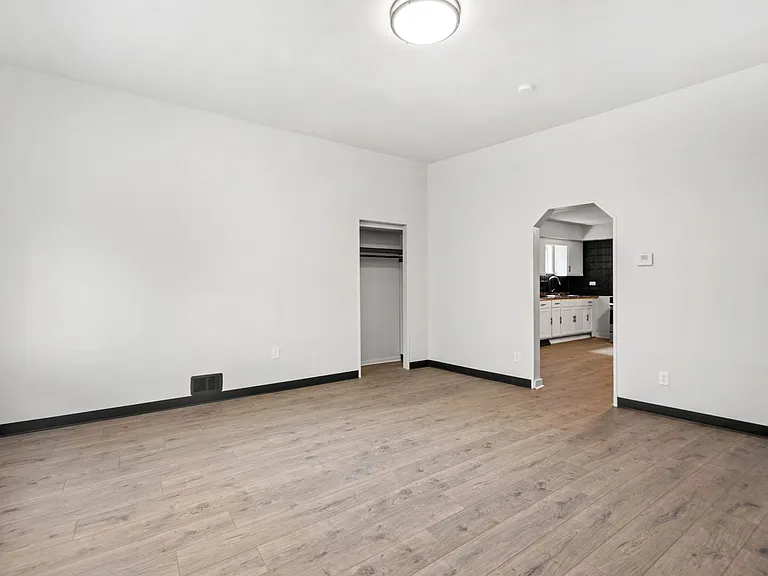 1304 Firth St — Photo 7