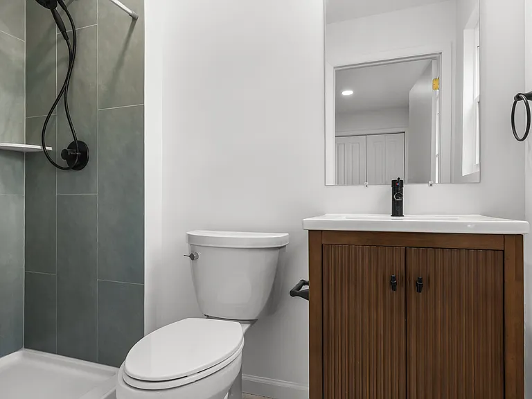109 Huntington Dr — Photo 18