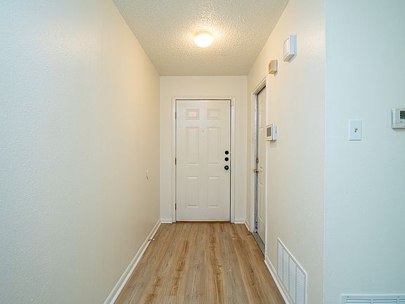 4th image of 1201 Farhills Dr