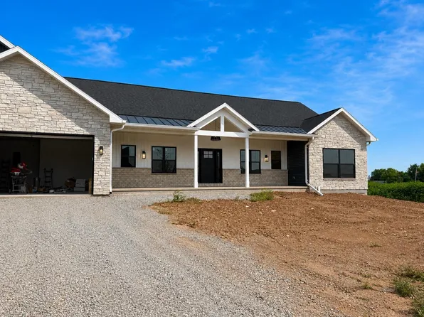 N1282 Meadow Park Dr, Greenville, WI 54942