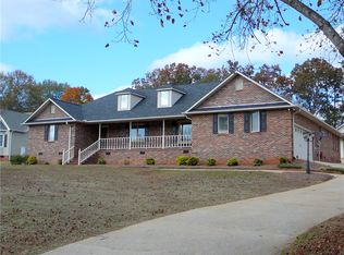 1015 Ladys Ln, Anderson, SC 29621