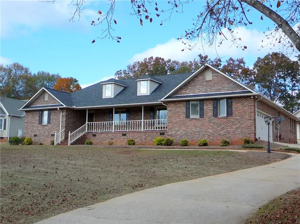 1015 Ladys Ln, Anderson, SC 29621