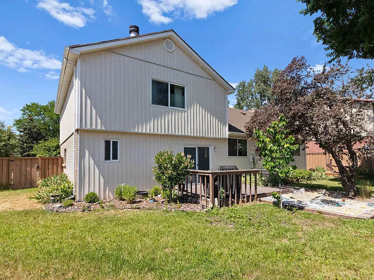 1910 E Southbridge Way — Photo 2