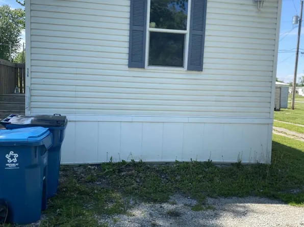 136 E 6th St #6W136, Coal Valley, IL 61240