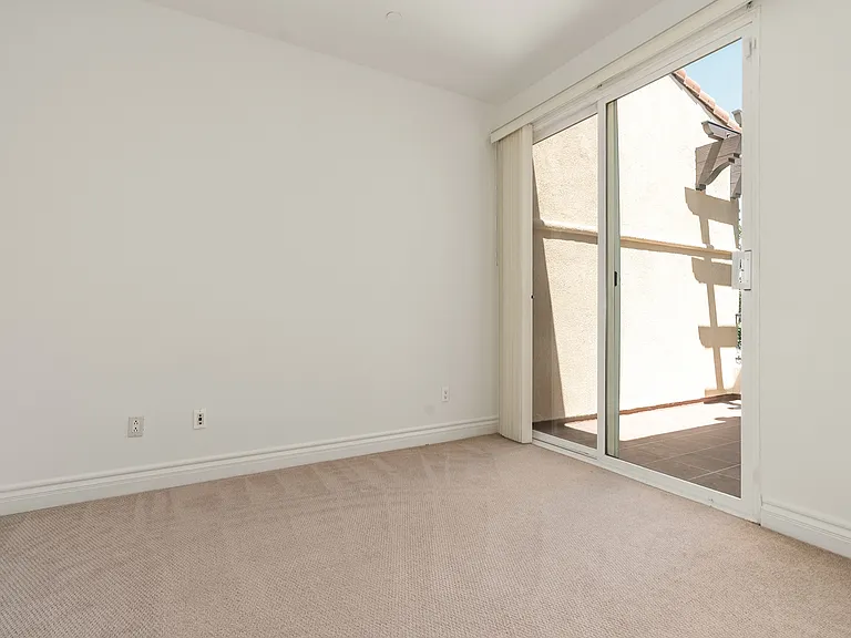 5753 White Oak Ave #12 — Photo 15