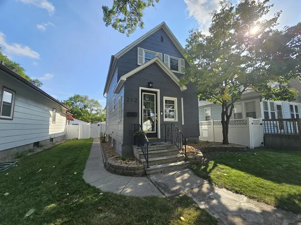 212 7th Ave NE, Aberdeen, SD 57401