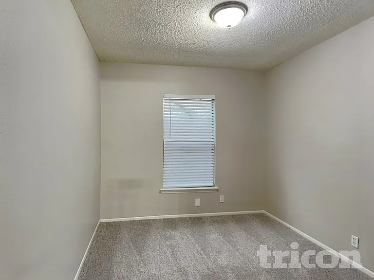 9506 Sugarloaf Dr — Photo 13