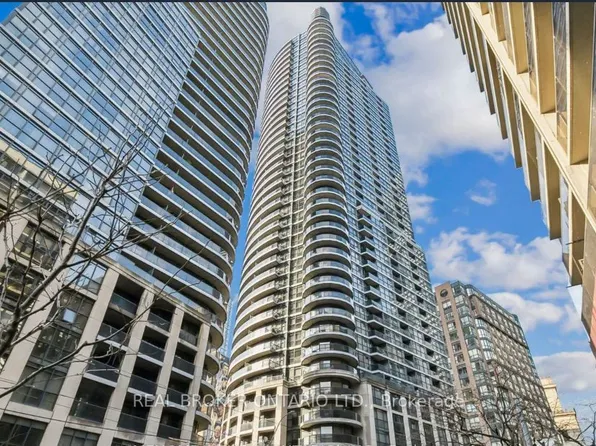 21 Carlton St, Toronto, ON