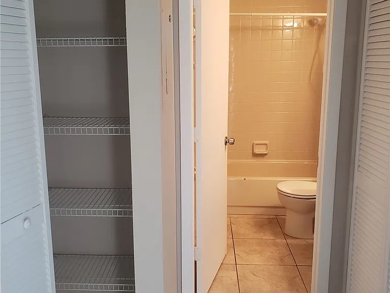 1101 SW 48th Ter — Photo 15