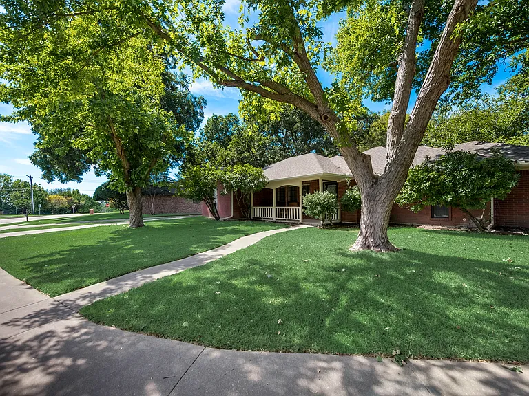 406 Dogwood Trl — Photo 4