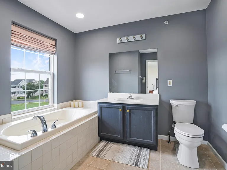 2028 Berkeley Dr — Photo 13