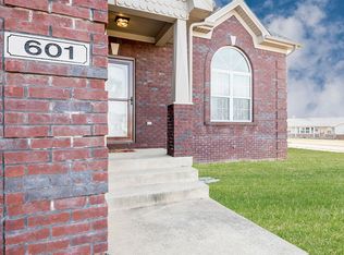 601 Napa Valley Ct, Vine Grove, KY 40175