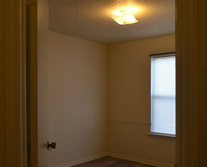 104 Spur Dr — Photo 16