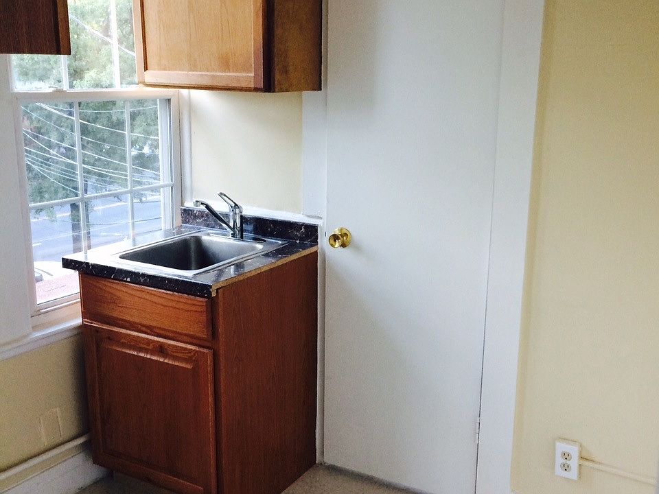 2nd image of 357 Whalley Ave #2R