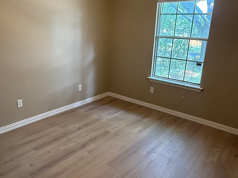 2704 Crownspoint Dr — Photo 18