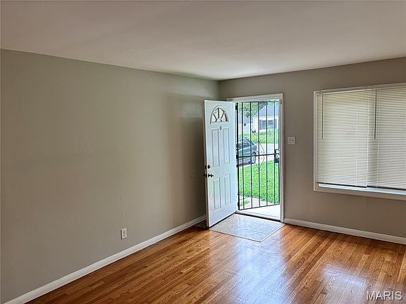 4th image of 9710 Balboa Dr