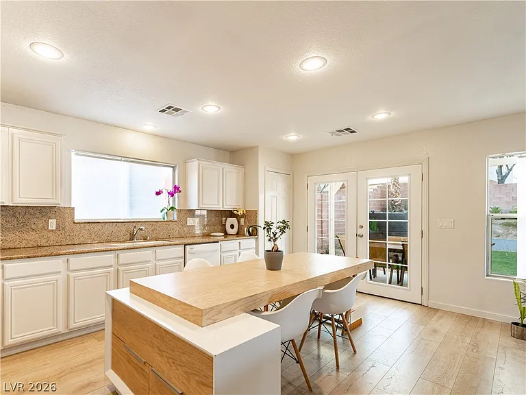 11220 Salentino Ave — Photo 10