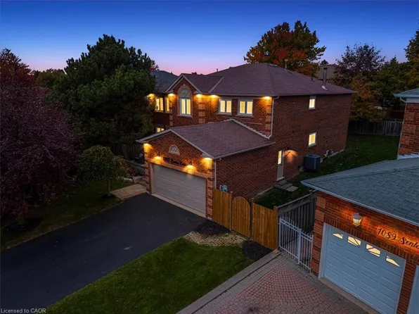 1093 Senlac Ct, Mississauga, ON L5V 1B8