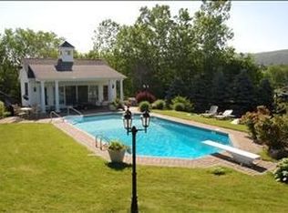 99 Lime Ridge Rd, Poughquag, NY 12570