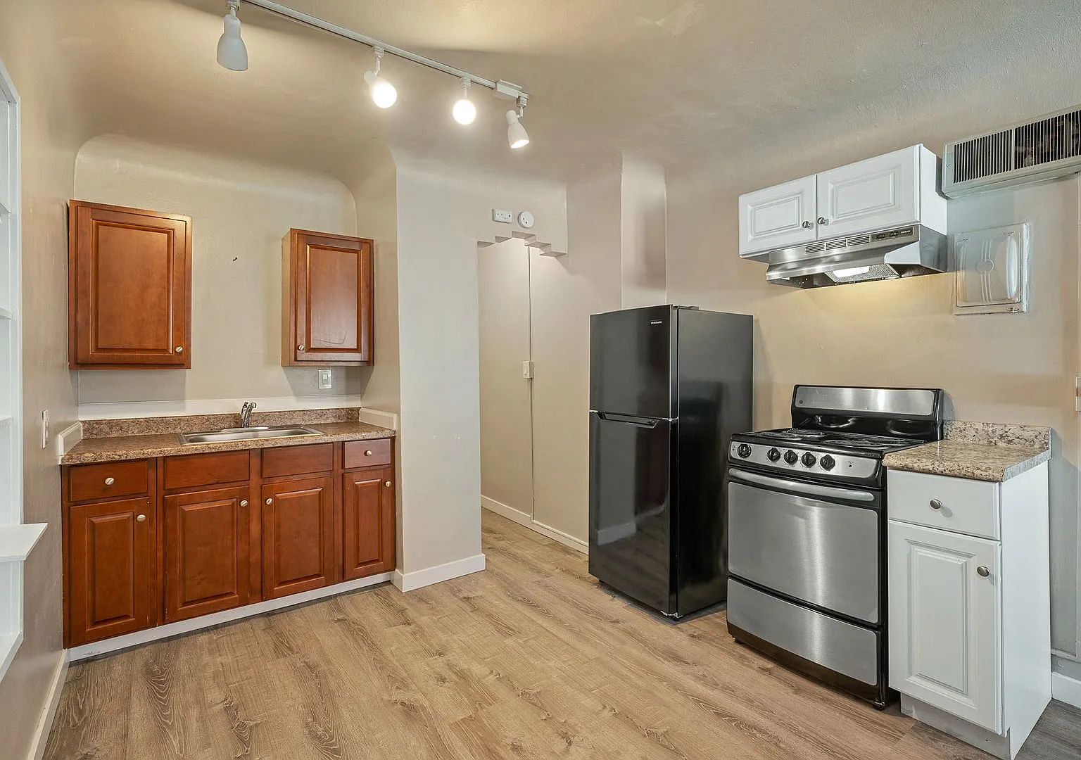 Joann Apartments — Photo 4
