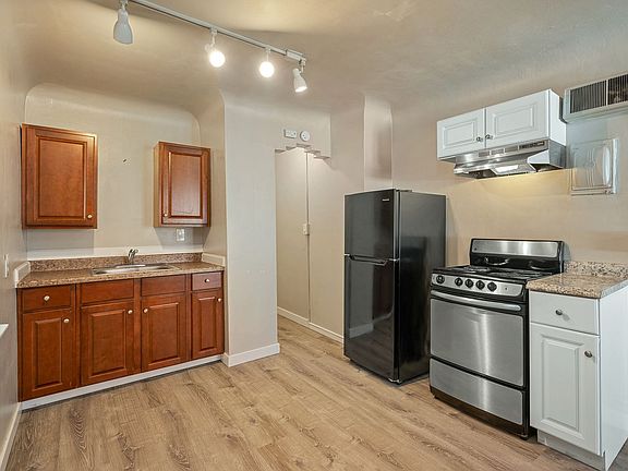 3rd image of 5020 22nd Ave NE APT B