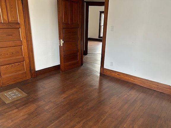 5th image of 313 E Corning Ave