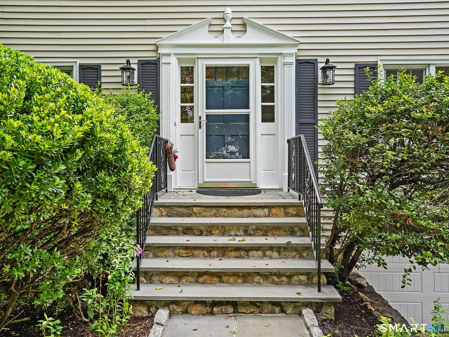 4 bed, 3.5 bath, 4324 sqft, $12,500 — Photo 3