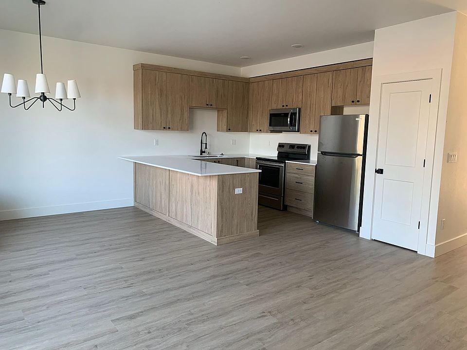 2nd image of 11015 NE 26th St #10