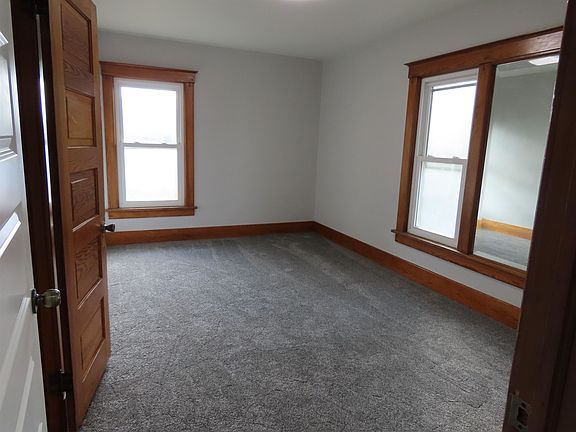 4th image of 662 N 4th St
